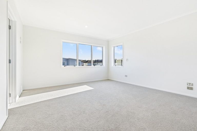 Photo of property in 13 Couldrey Crescent, Red Beach, 0932