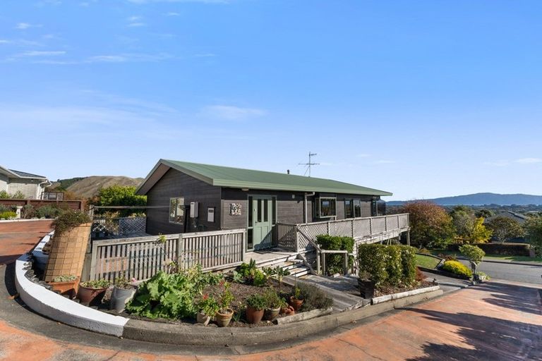 Photo of property in 49a Kakariki Grove, Waikanae, 5036