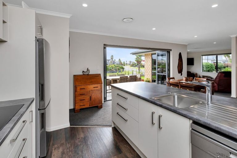 Photo of property in 26 Key West Drive, One Tree Point, 0118