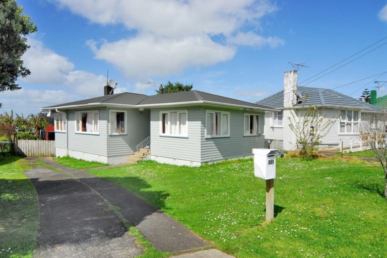 Photo of property in 2/30 Redoubt Road, Goodwood Heights, Auckland, 2105