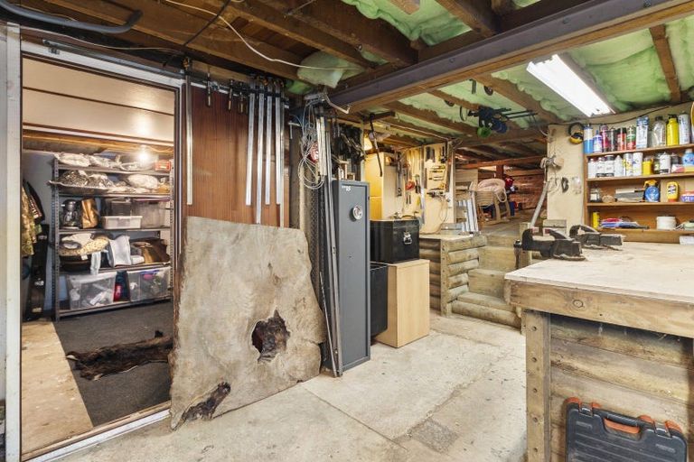 Photo of property in 12 Fairlea Road, Te Atatu South, Auckland, 0610