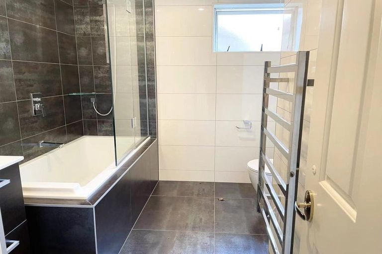 Photo of property in 2 Kaniere Place, Half Moon Bay, Auckland, 2012