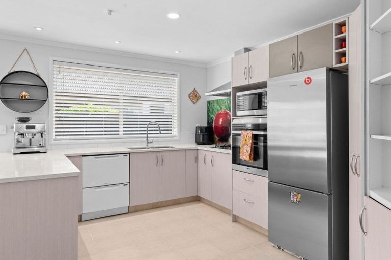 Photo of property in 1 Gresham Place, Rototuna North, Hamilton, 3210