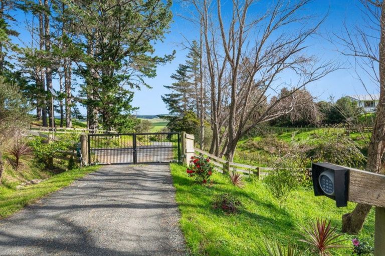Photo of property in 207 Mangakura Road, Helensville, 0875
