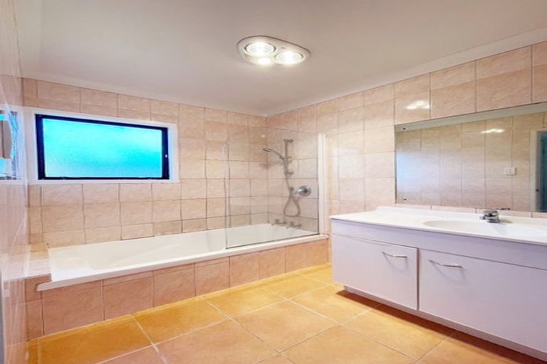 Photo of property in 2/9 Danube Lane, Glen Eden, Auckland, 0602