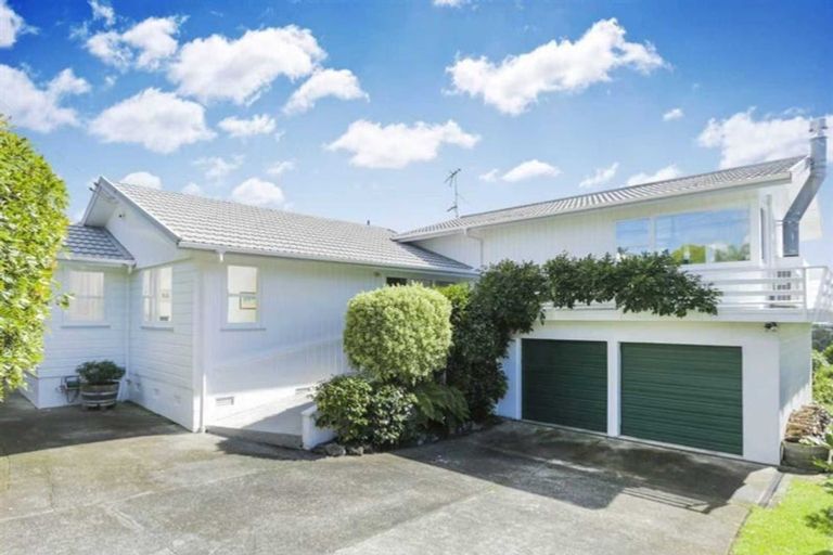 Photo of property in 154 Bleakhouse Road, Mellons Bay, Auckland, 2014