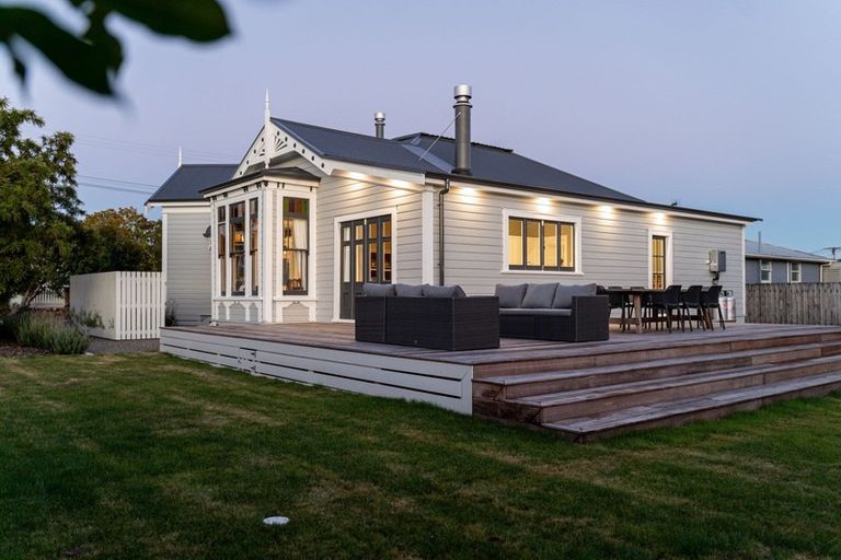 Photo of property in 260-262 High Street North, Carterton, 5713