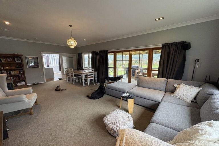 Photo of property in 112 Upper Fitzherbert Road, Wainuiomata, 5373