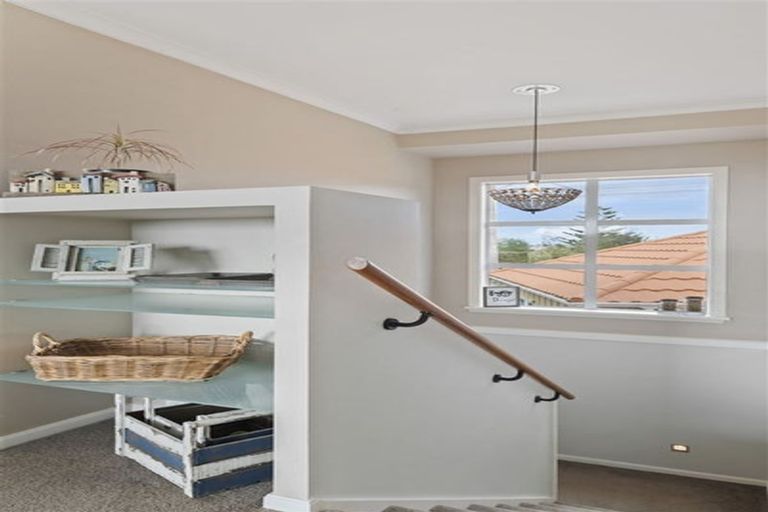 Photo of property in 113 Carlisle Road, Torbay, Auckland, 0632