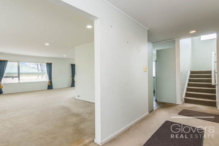 Photo of property in 39 Buscomb Avenue, Henderson, Auckland, 0610