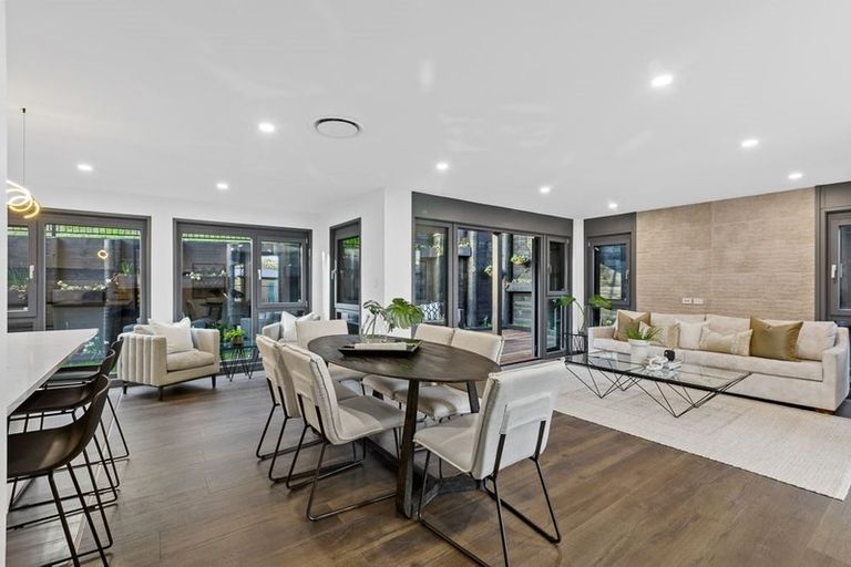 Photo of property in 48a Peter Terrace, Castor Bay, Auckland, 0620