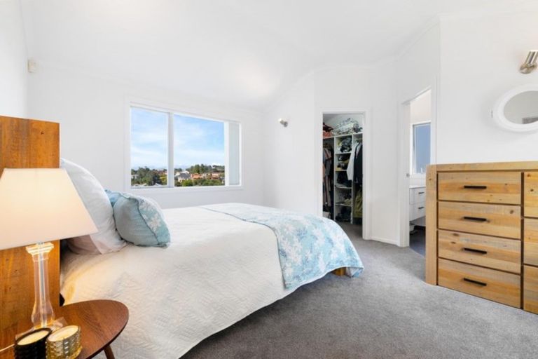 Photo of property in 2/19 Limmer Place, Browns Bay, Auckland, 0632