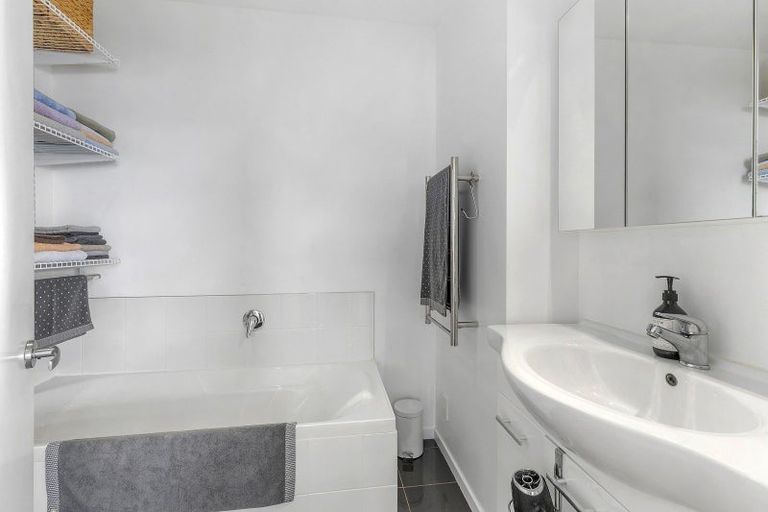 Photo of property in 56a Roseneath Terrace, Roseneath, Wellington, 6011