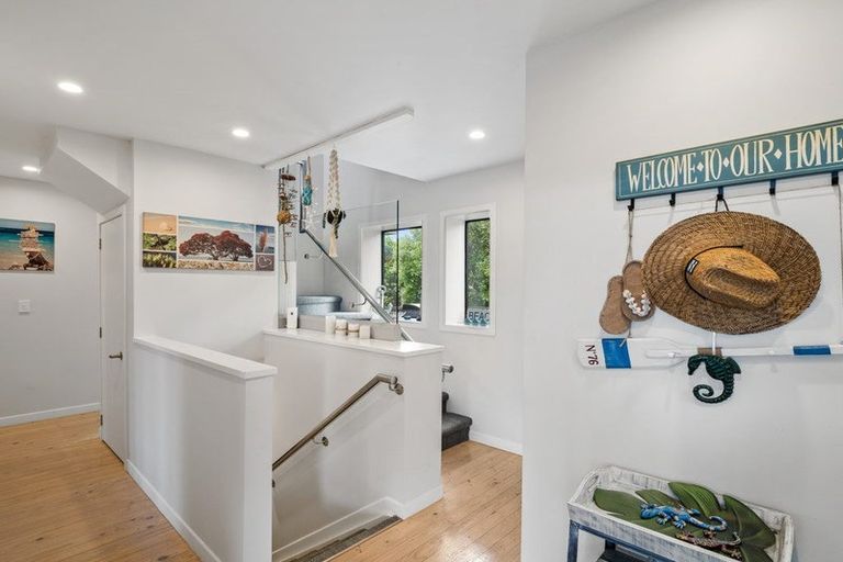 Photo of property in 16 Okura River Road, Okura, Albany, 0792