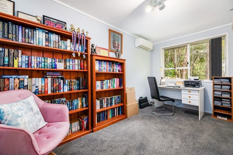 Photo of property in 51 Onedin Place, Titirangi, Auckland, 0604