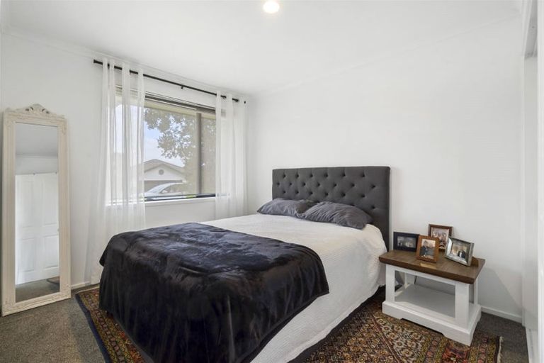 Photo of property in 22 Sunvista Avenue, Oteha, Auckland, 0632