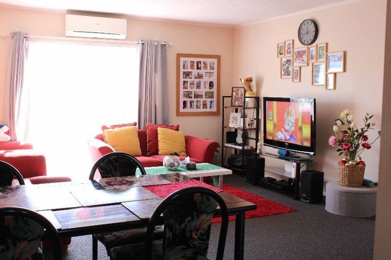 Photo of property in Capel Courts, 1/141a Clarence Street, Riccarton, Christchurch, 8011