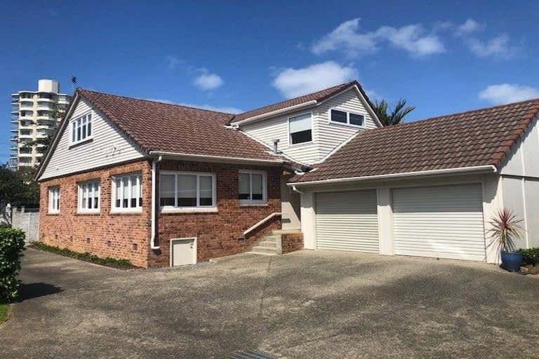 Photo of property in 1/7 Sylvan Park Avenue, Milford, Auckland, 0620