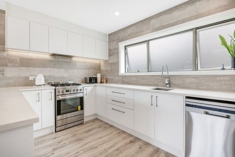 Photo of property in 42 Albatross Road, Red Beach, 0932