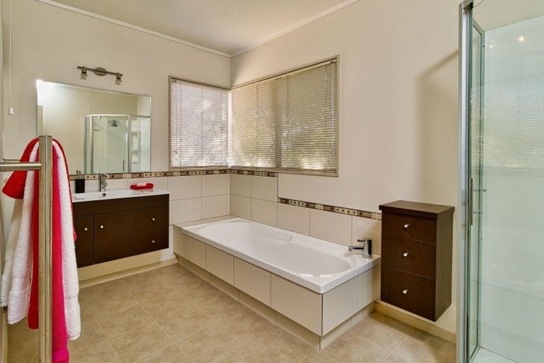 Photo of property in 24 Hunters Hill, Havelock North, 4130