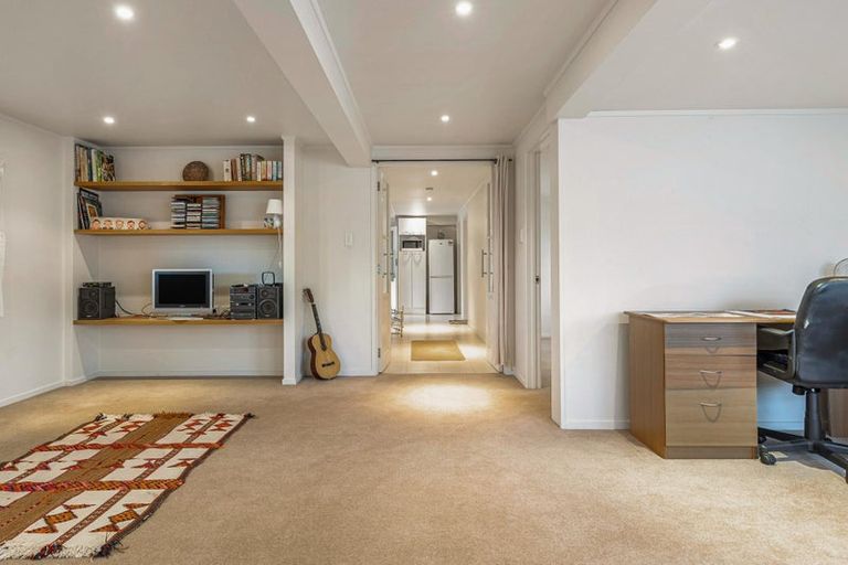 Photo of property in 18 Lavelle Road, Henderson, Auckland, 0612