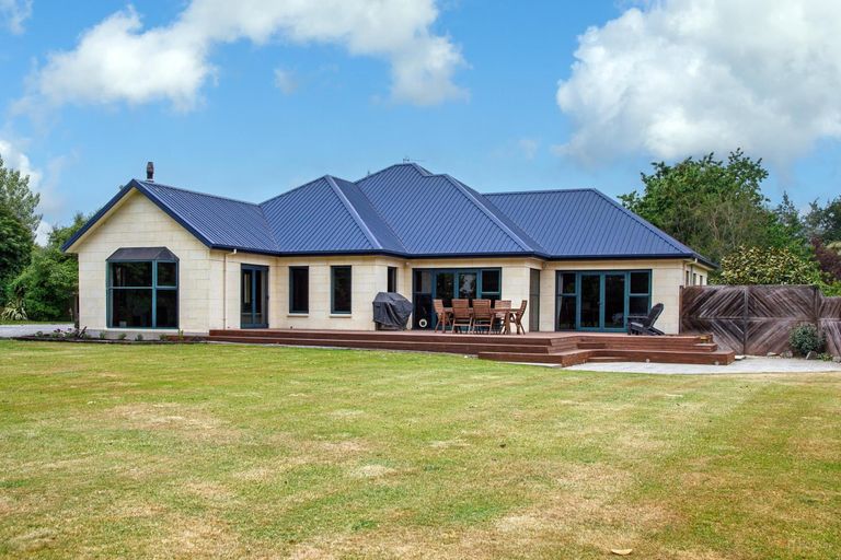 Photo of property in 75 Main North Road, Geraldine, 7930