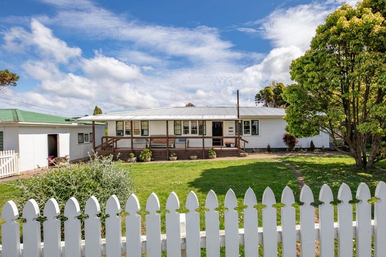 Photo of property in 18 School Road, Riverhead, 0820