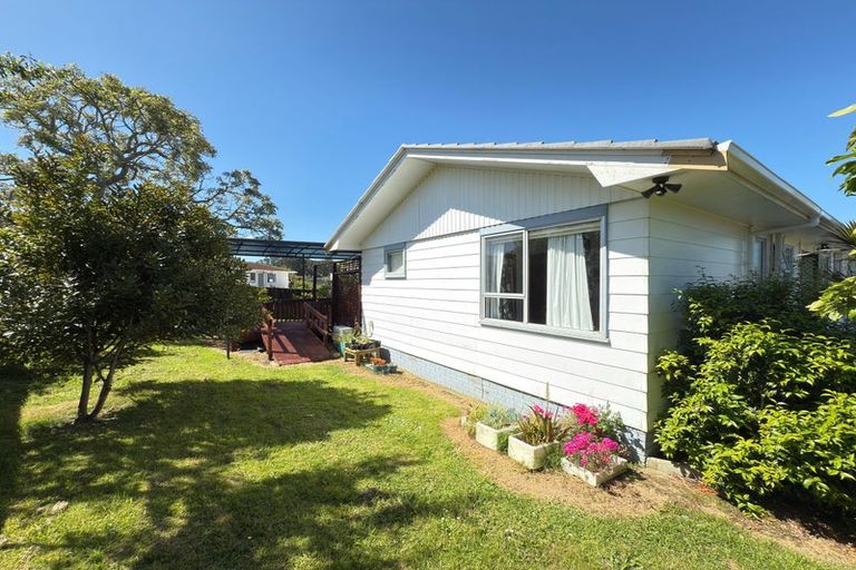 Photo of property in 15 Kereru Place, Half Moon Bay, Auckland, 2012