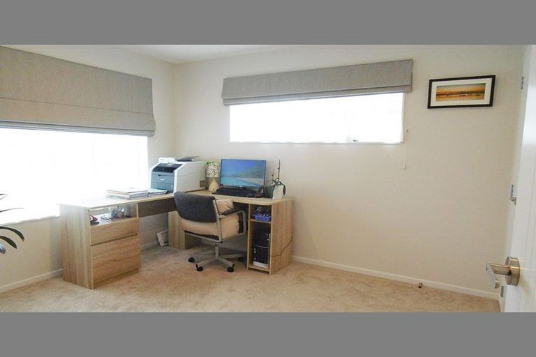 Photo of property in 26 Craigs Way, Hobsonville, Auckland, 0616