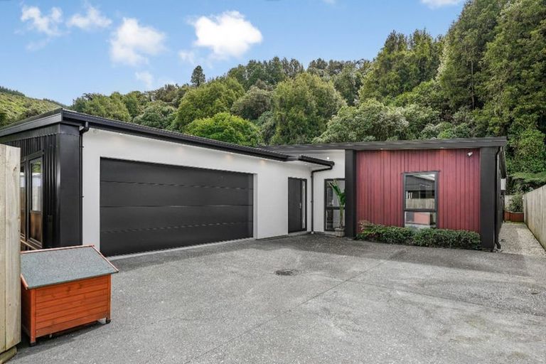 Photo of property in 33a Gillespies Road, Birchville, Upper Hutt, 5018