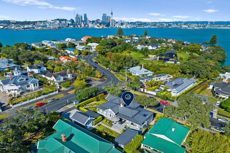 Photo of property in 58 Stanley Point Road, Stanley Point, Auckland, 0624