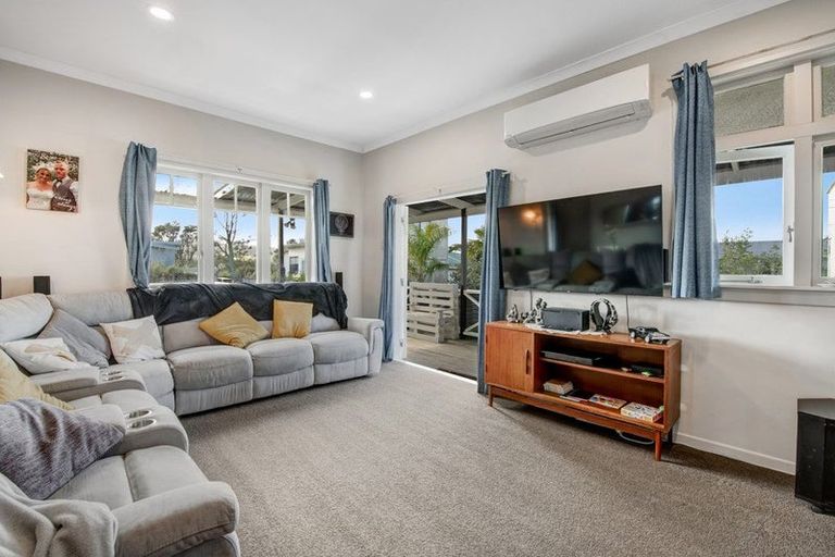 Photo of property in 51a Parakai Avenue, Parakai, 0830