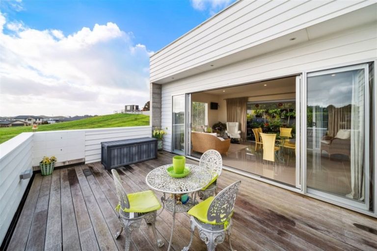 Photo of property in 16 Links Drive, Waiwhakaiho, New Plymouth, 4312