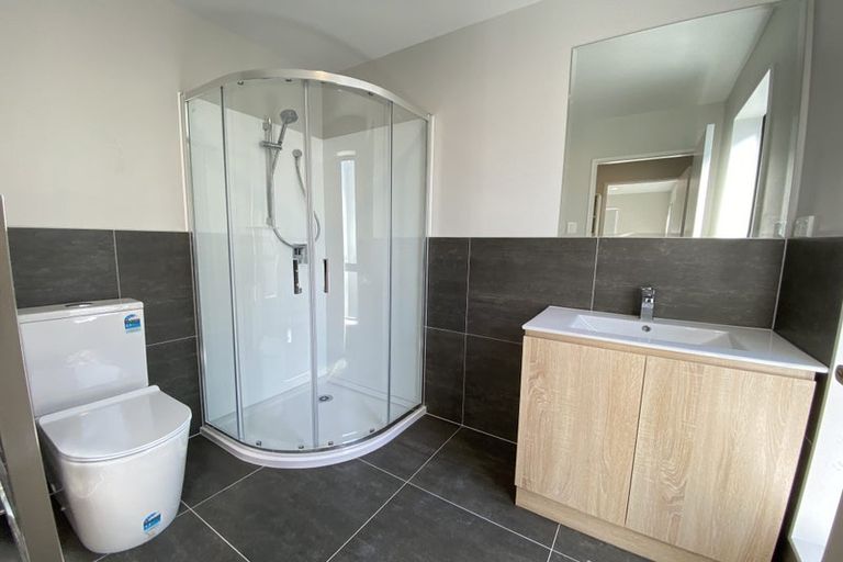 Photo of property in 1b Westall Road, New Lynn, Auckland, 0600