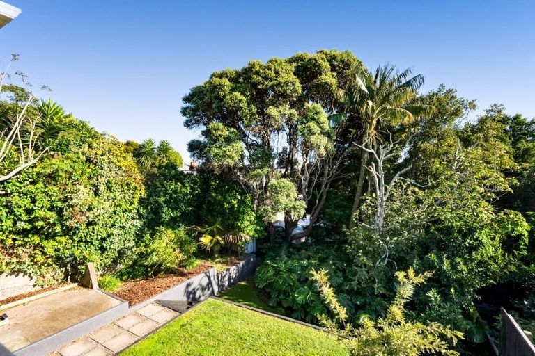 Photo of property in 290 Devon Street West, New Plymouth, 4310