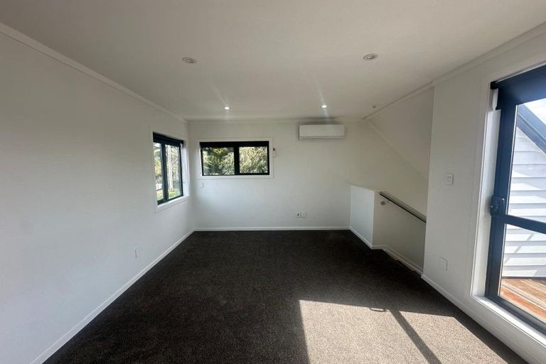 Photo of property in 15a Kiernan Place, Kelston, Auckland, 0602