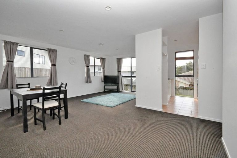 Photo of property in 56 Woodbank Drive, Glen Eden, Auckland, 0602