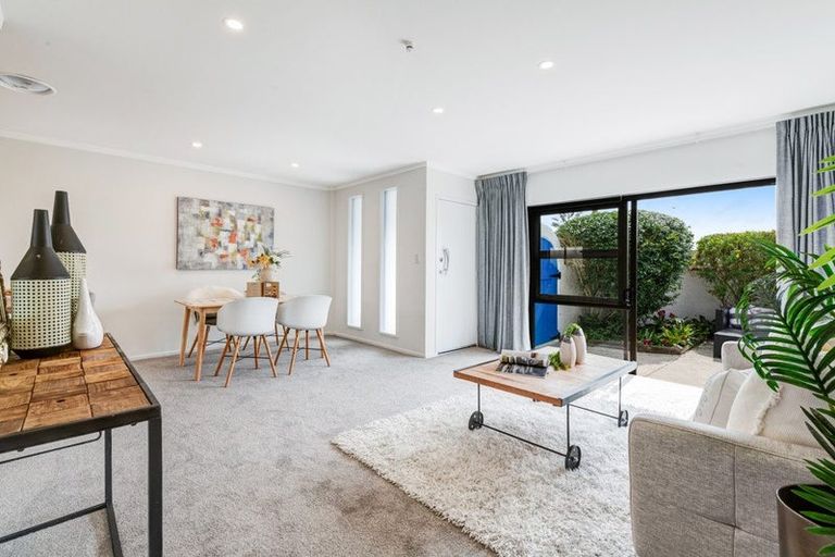 Photo of property in 12a Eagle Place, Red Beach, 0932