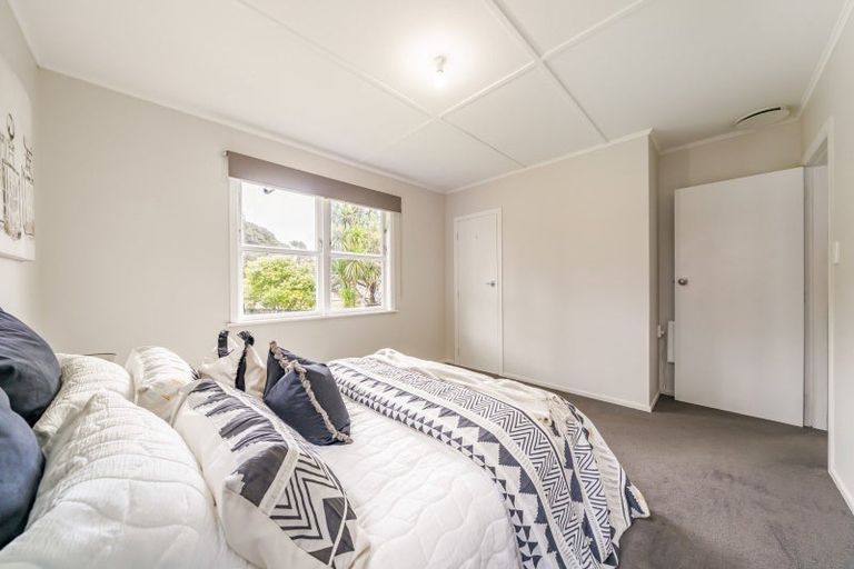 Photo of property in 5 John Street, Stokes Valley, Lower Hutt, 5019