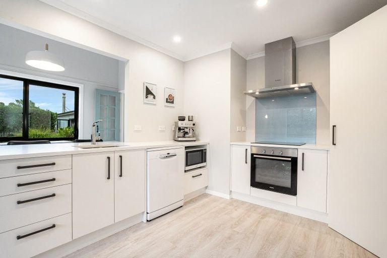 Photo of property in 10 Fenside Street, Waikanae Beach, Waikanae, 5036