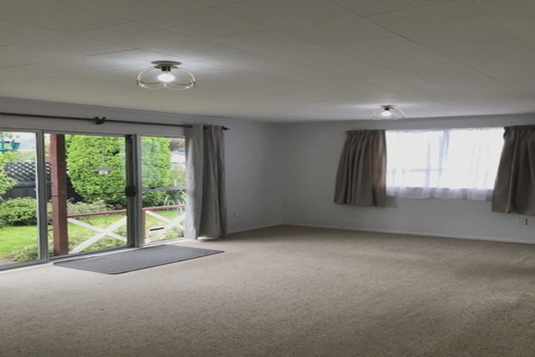 Photo of property in 38b Palmer Crescent, Silverstream, Upper Hutt, 5019