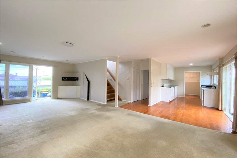 Photo of property in 37 Strid Road, Te Atatu South, Auckland, 0610