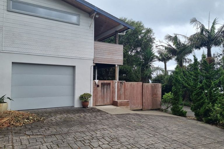 Photo of property in 2/58 Cliff Road, Torbay, Auckland, 0630