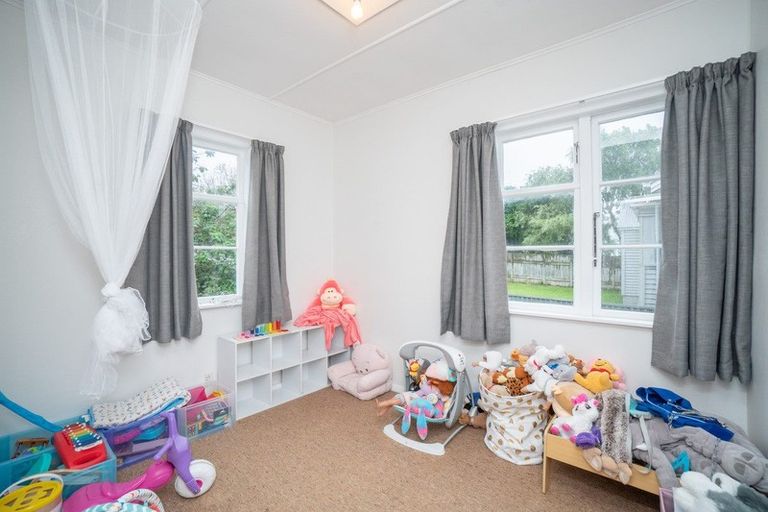 Photo of property in 6 Rangiora Avenue, Roslyn, Palmerston North, 4414