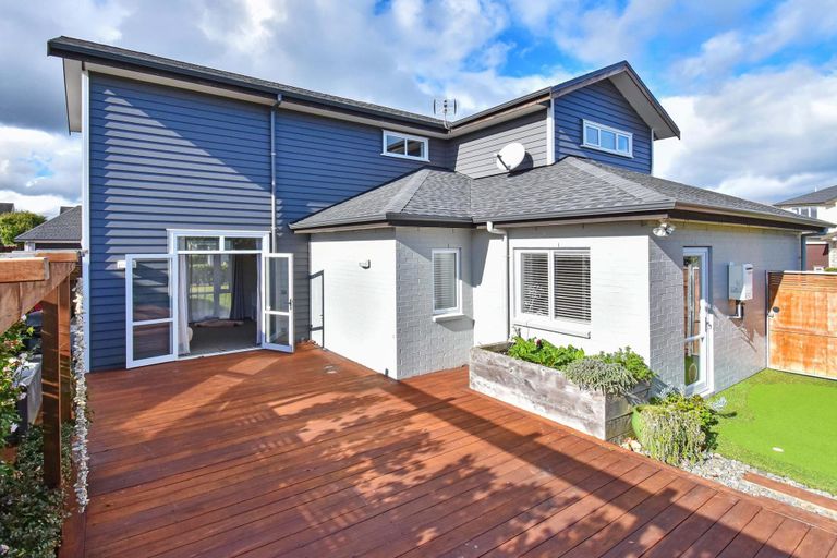 Photo of property in 11 Cornwall Place, Karaka, Papakura, 2113