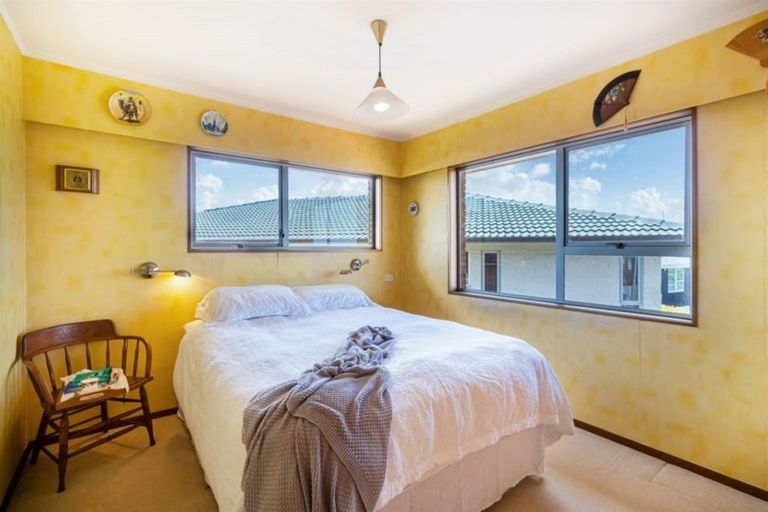 Photo of property in 15 Colin Wild Place, Glenfield, Auckland, 0629