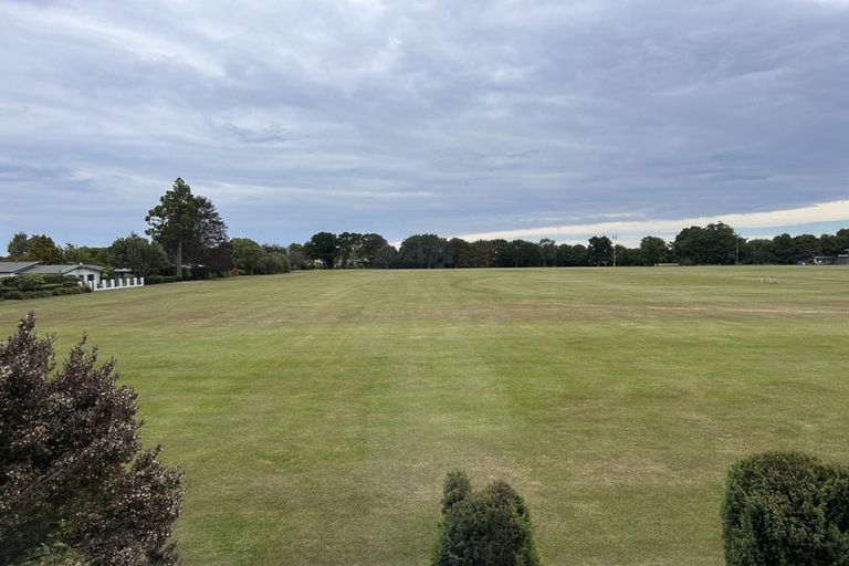 Photo of property in 2/271 Memorial Avenue, Burnside, Christchurch, 8053