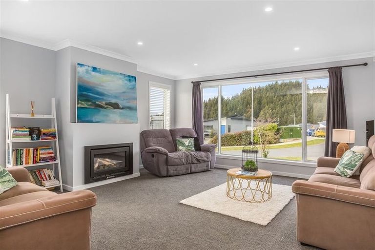 Photo of property in 16 Schooner Drive, Whitby, Porirua, 5024