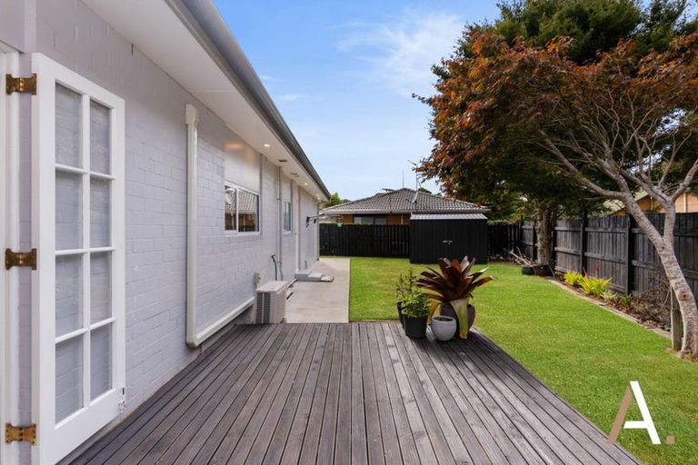 Photo of property in 13 Ross Martin Court, Conifer Grove, Takanini, 2112