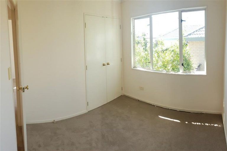 Photo of property in 2/16 Oakridge Way, Northpark, Auckland, 2013